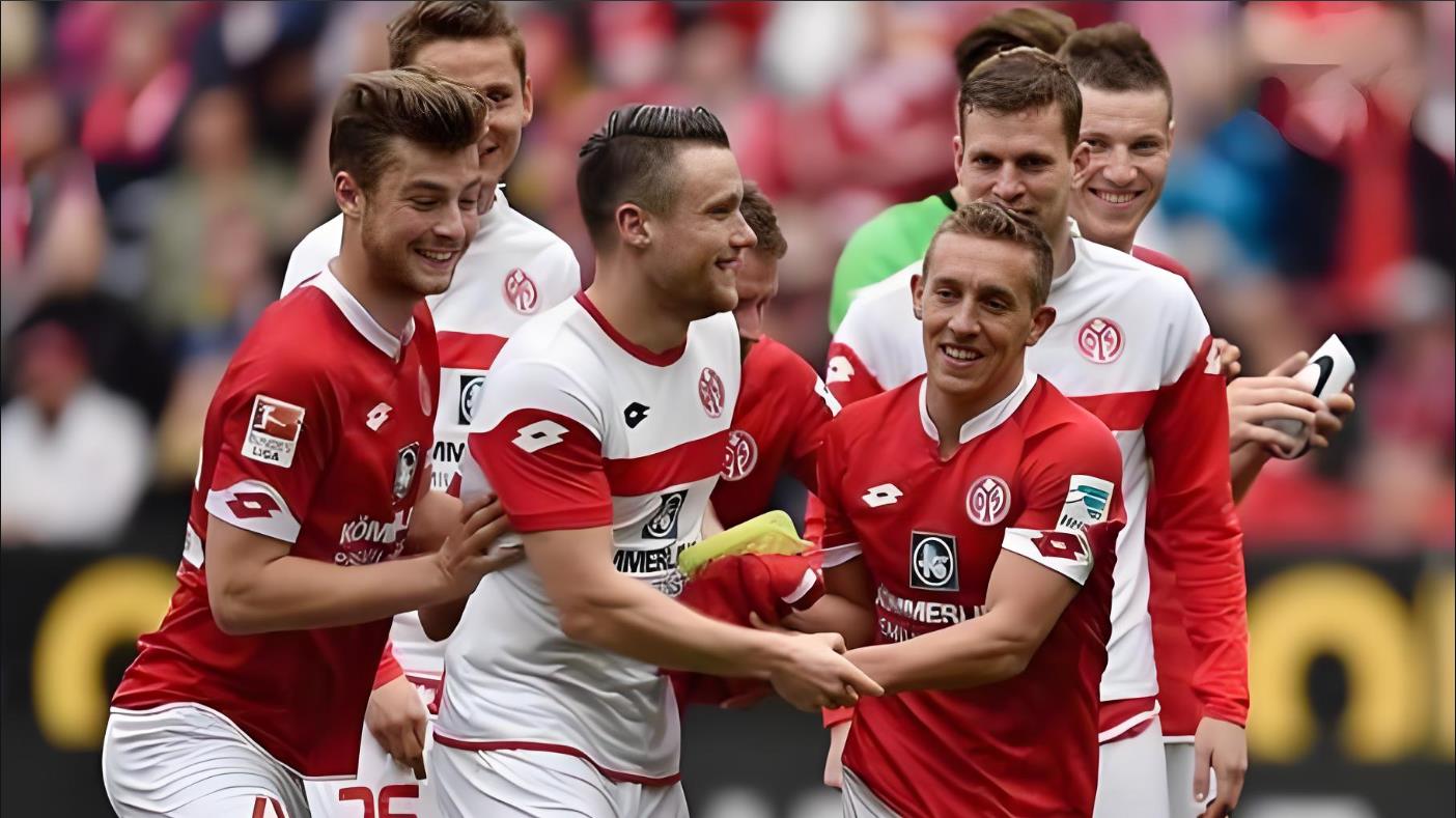 门兴格拉德巴赫赛后扳平良机，志在欧超杯名次提升，赛场秩序良好，纪律约束更严格(门兴格拉德巴赫vs奥格斯堡直播)