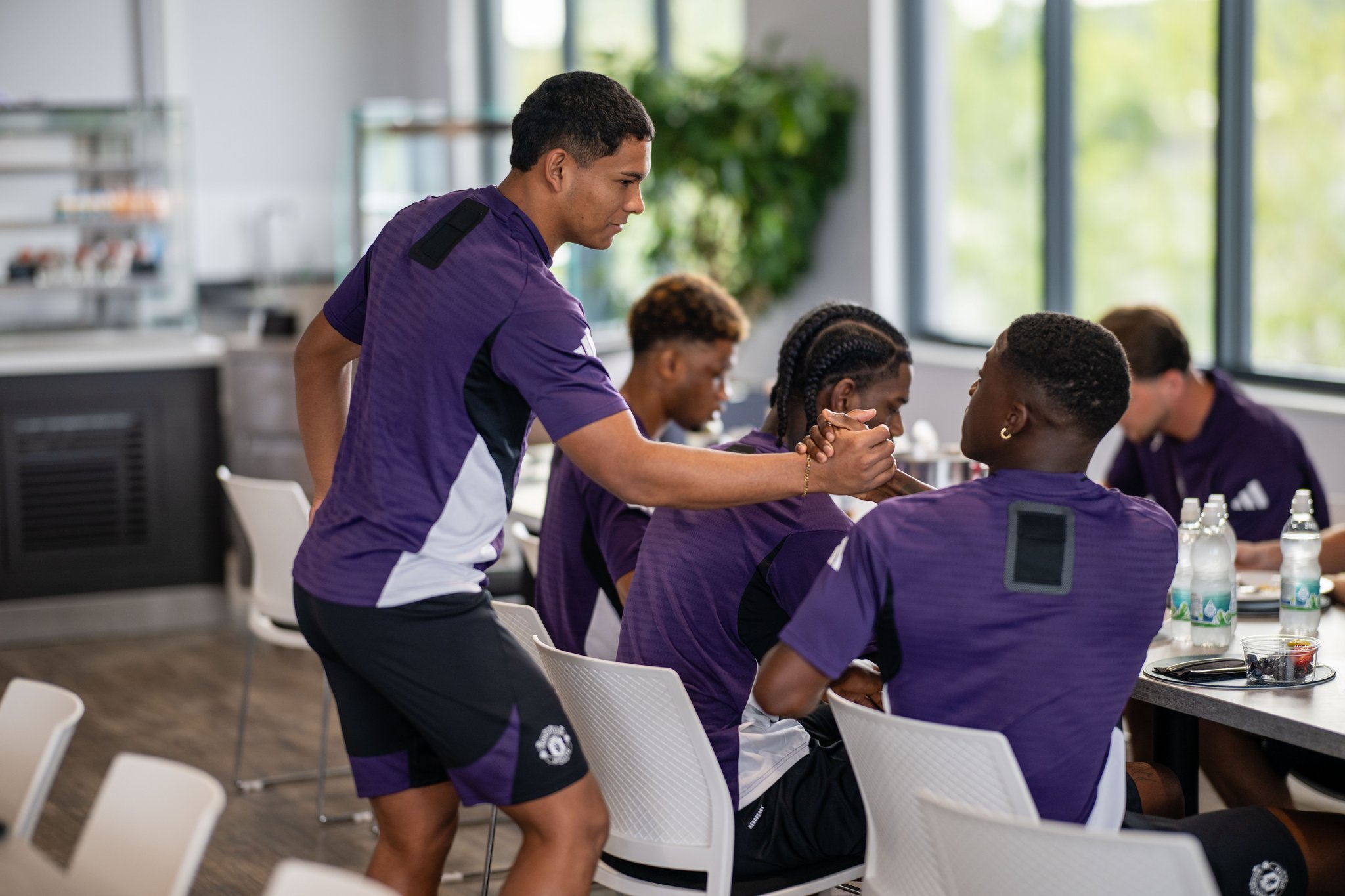 包含集结日曼联备战欧篮联；再遭质疑细节曝光；更衣室稳定；资深球员宣示担当的词条-九游网页版